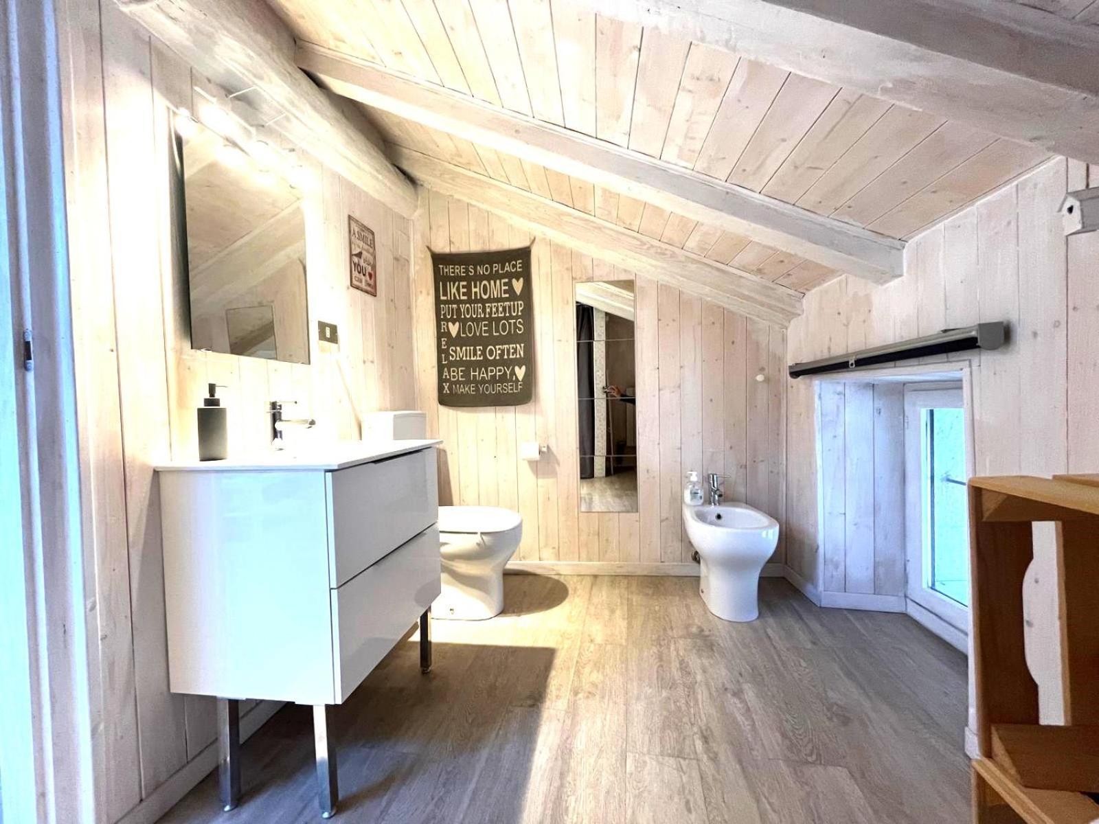 Il Piccolo Loft Nel Cuore Antico Di Aosta - You & Me Case Vacanza エクステリア 写真